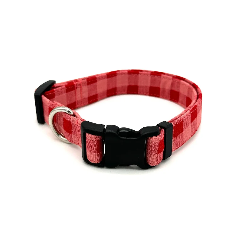  . **Cat drinking fountain filter model**Red and Pink Checkered Dog Collar